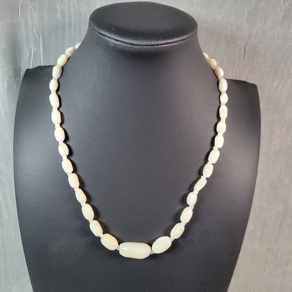 Mother of Pearl Necklace White Iridescent Graduated Oval Bead Vintage Style